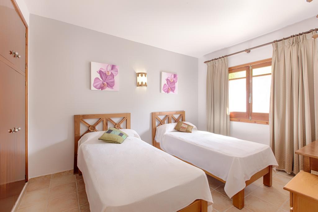Apartamentos Colomar Santa Eularia des Riu Dış mekan fotoğraf