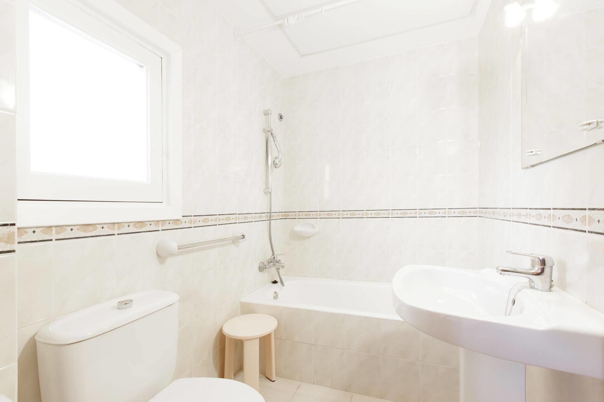 Apartamentos Colomar Santa Eularia des Riu Dış mekan fotoğraf
