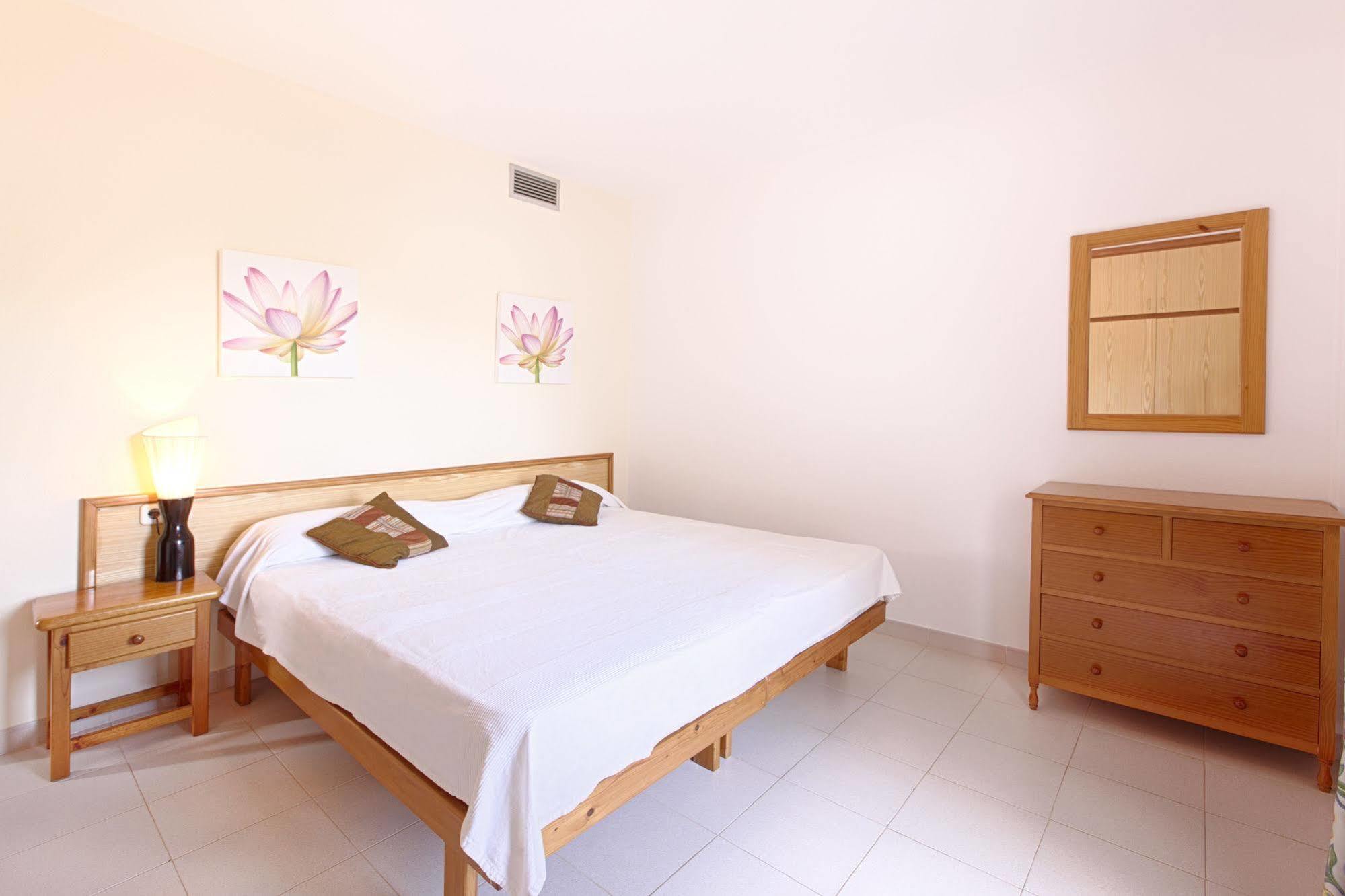 Apartamentos Colomar Santa Eularia des Riu Dış mekan fotoğraf